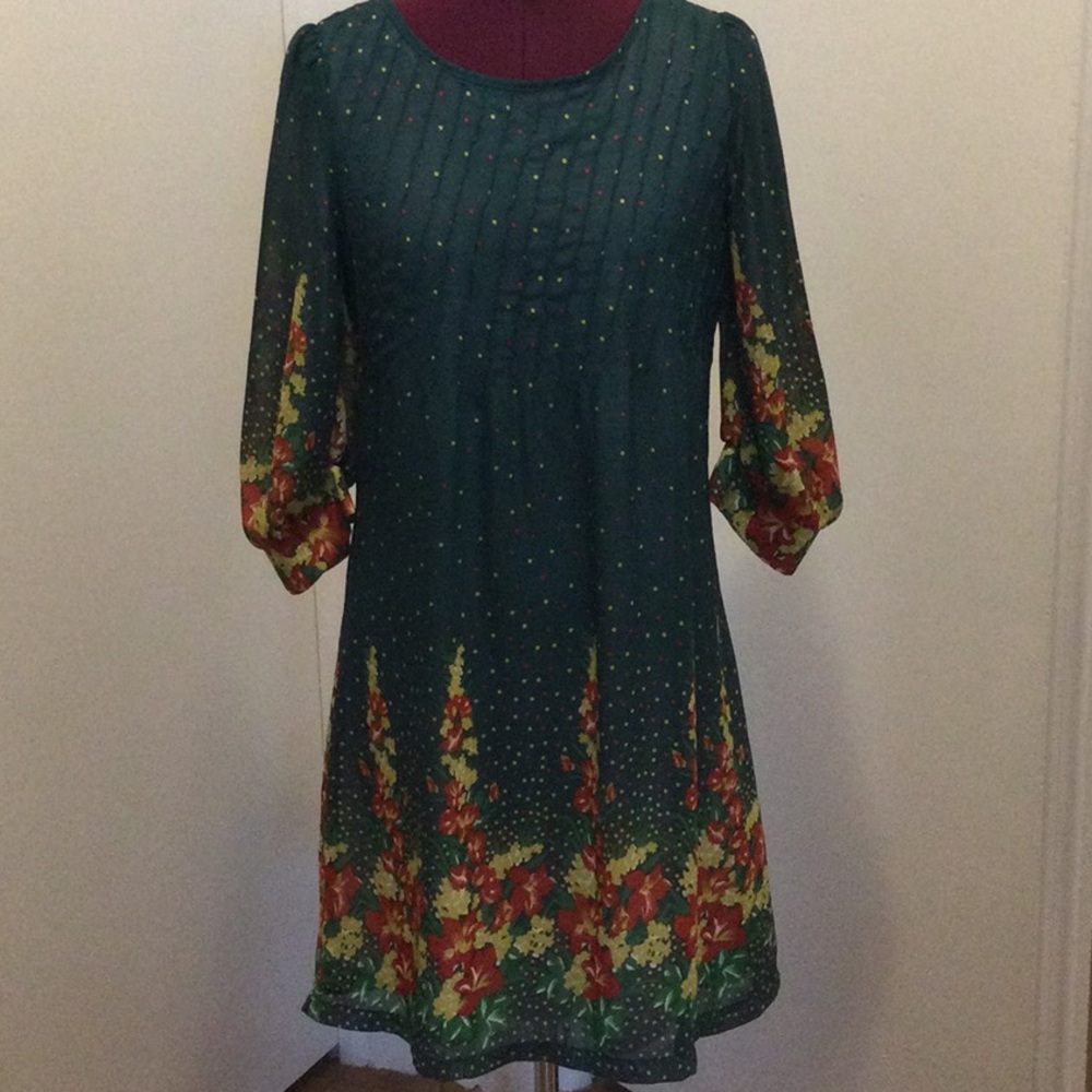Loose fitting green/print dress